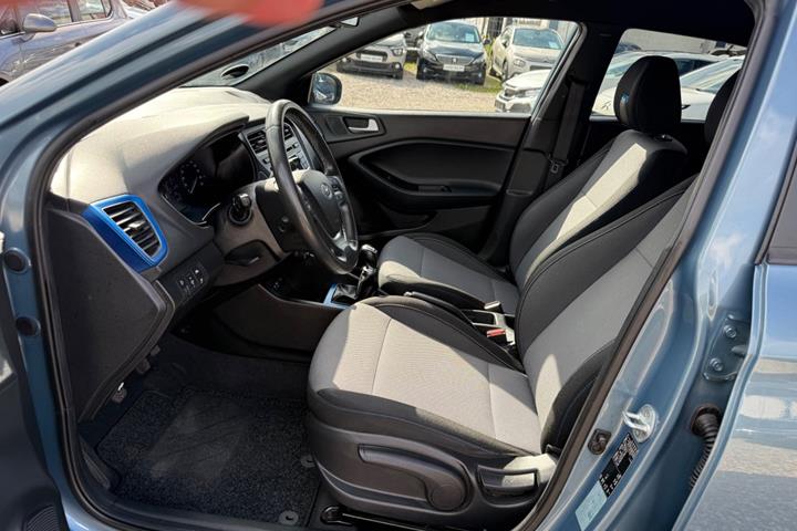 Grå Hyundai i20 fra 2017