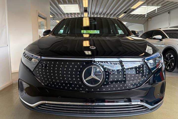 Sort Mercedes EQA250 fra 2024