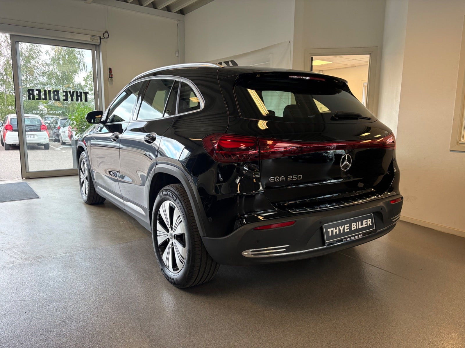 Sort Mercedes EQA250 fra 2024