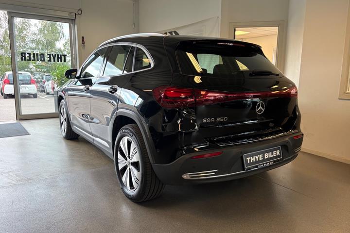 Sort Mercedes EQA250 fra 2024