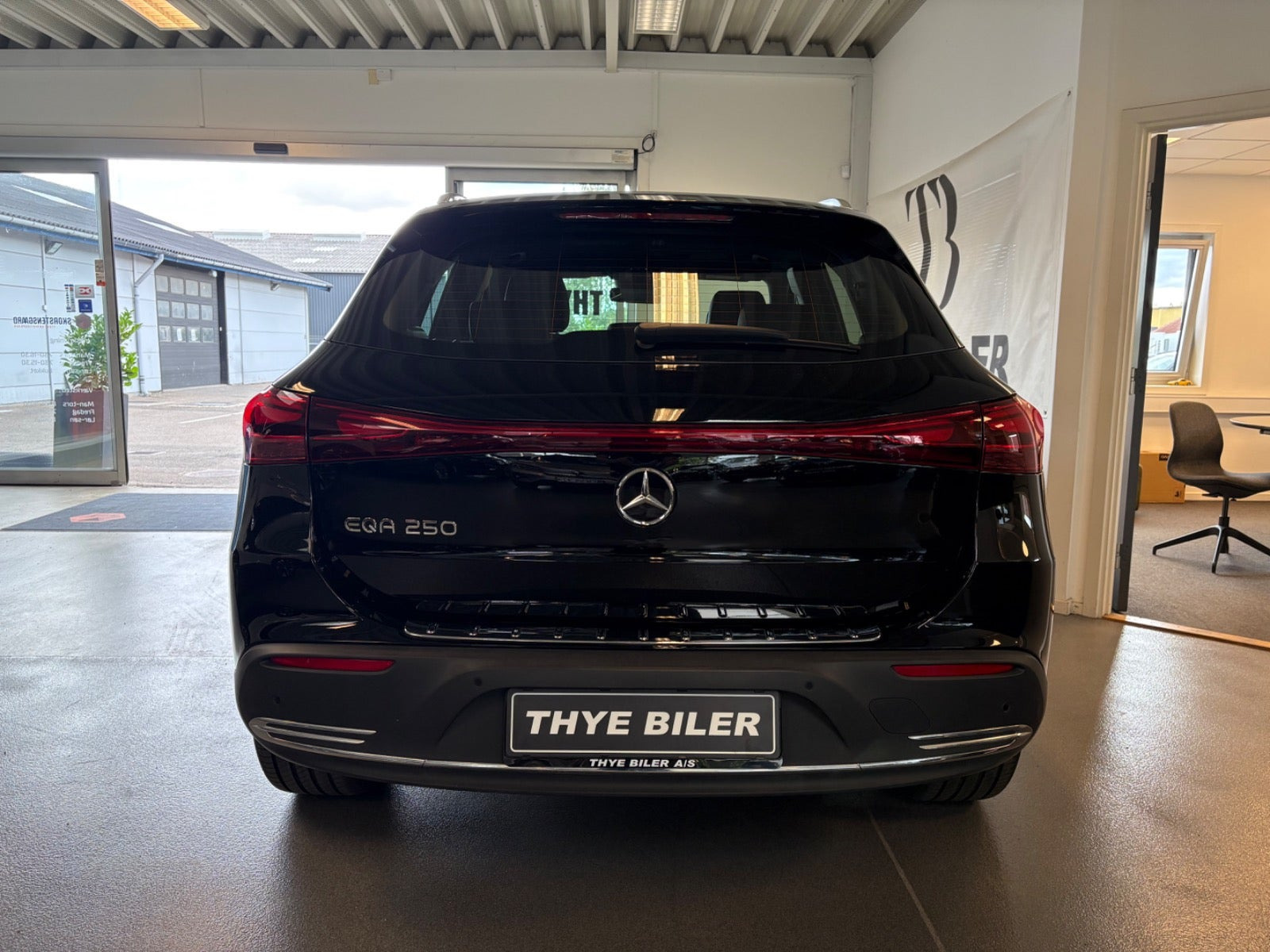 Sort Mercedes EQA250 fra 2024