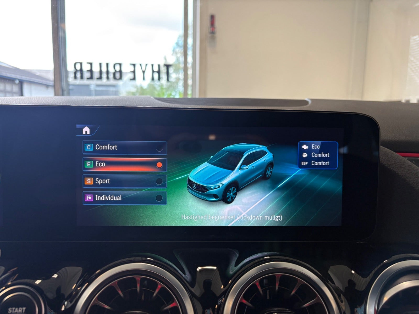 Sort Mercedes EQA250 fra 2024