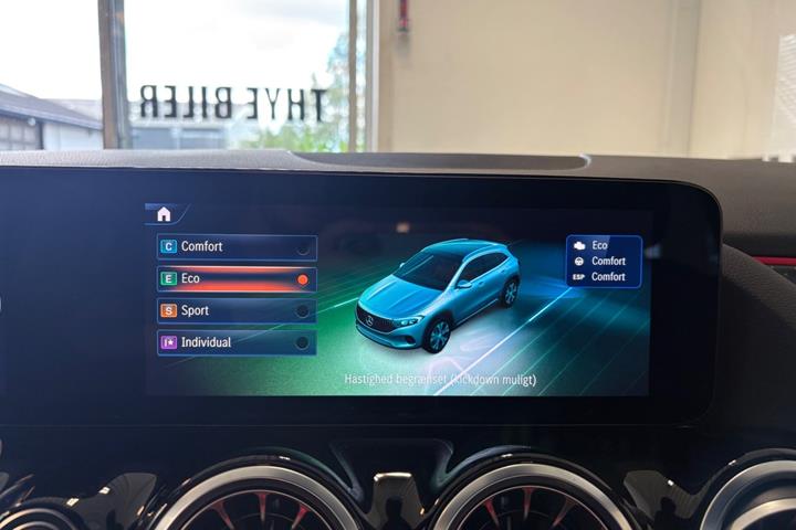 Sort Mercedes EQA250 fra 2024