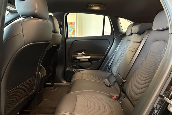 Sort Mercedes EQA250 fra 2024