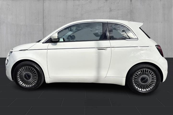 Hvid Fiat 500e fra 2023