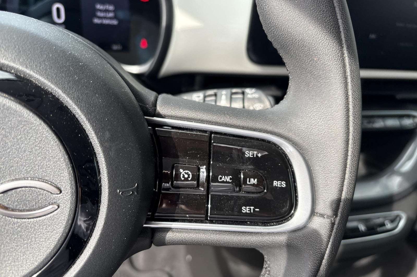Hvid Fiat 500e fra 2023