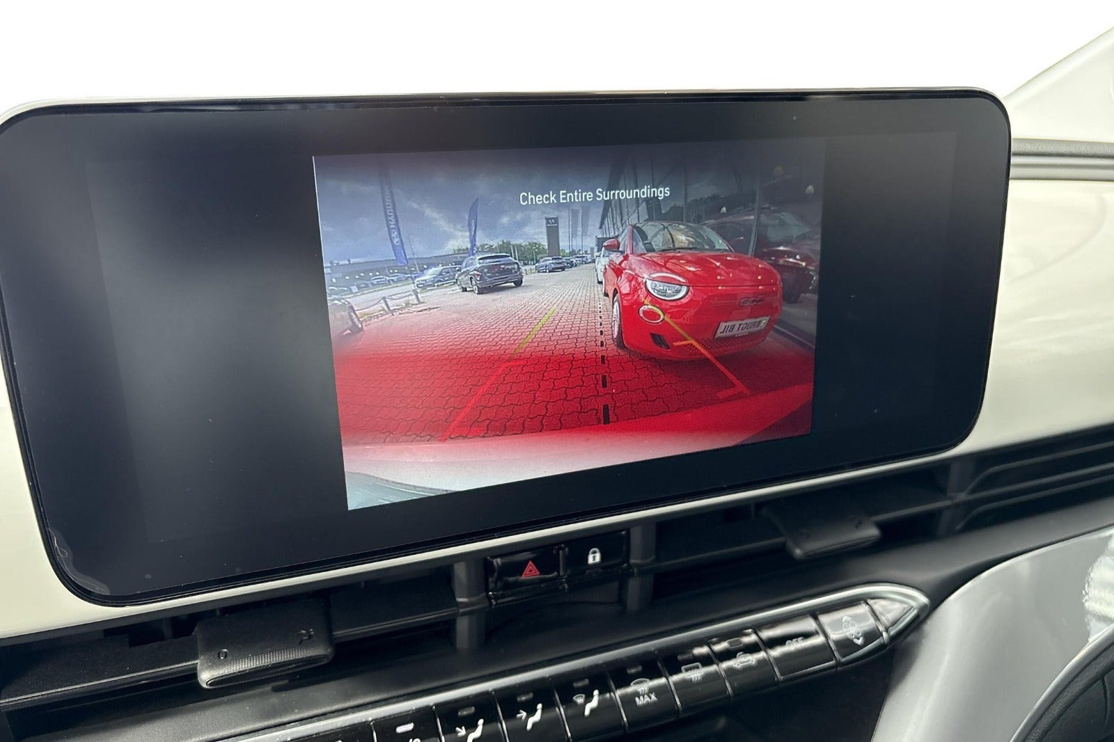 Hvid Fiat 500e fra 2023