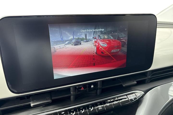 Hvid Fiat 500e fra 2023