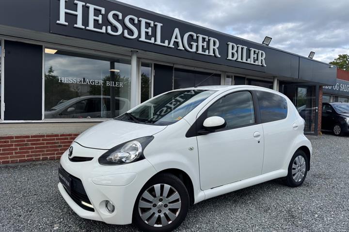 Hvid Toyota Aygo fra 2012