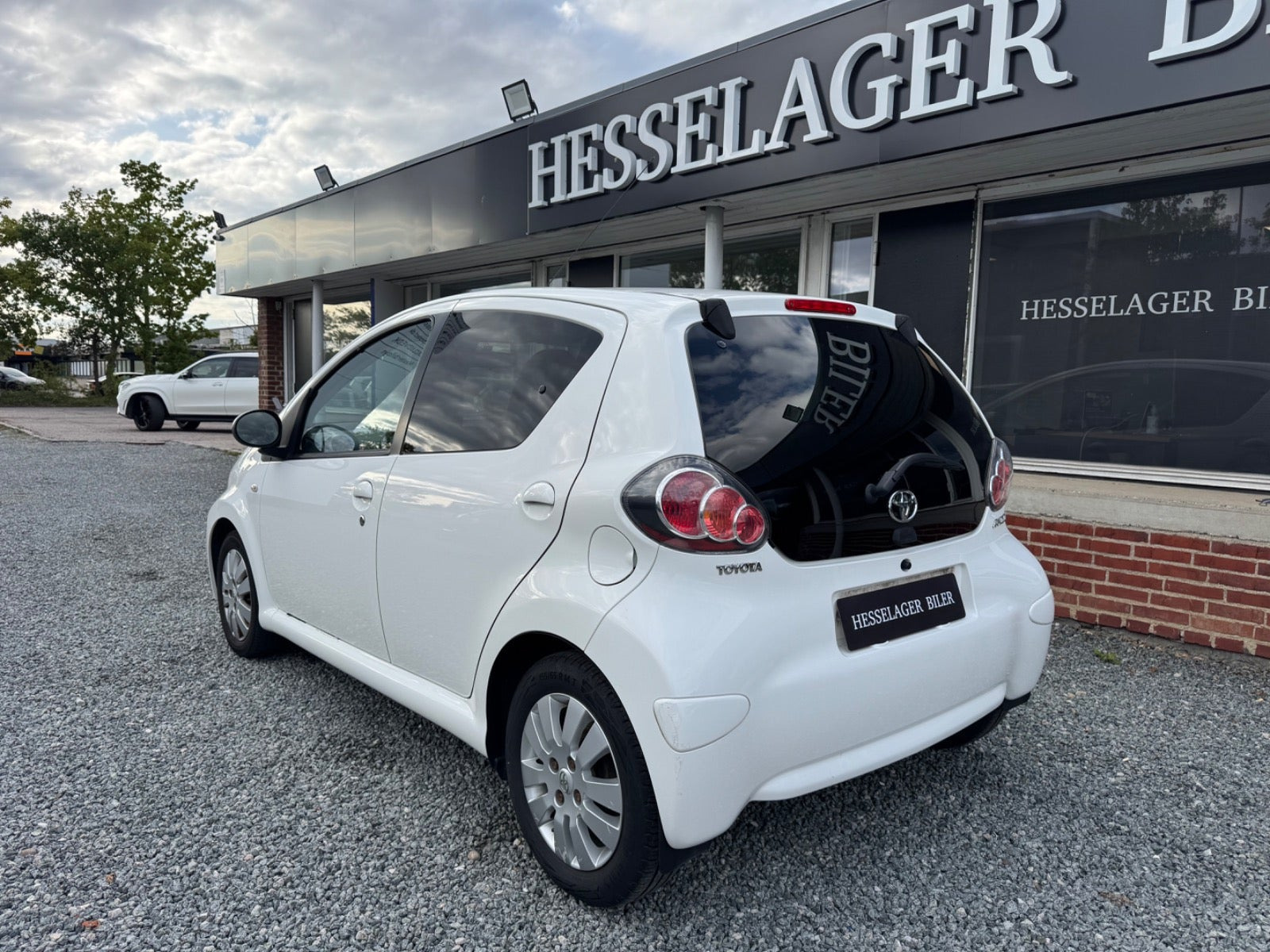 Hvid Toyota Aygo fra 2012