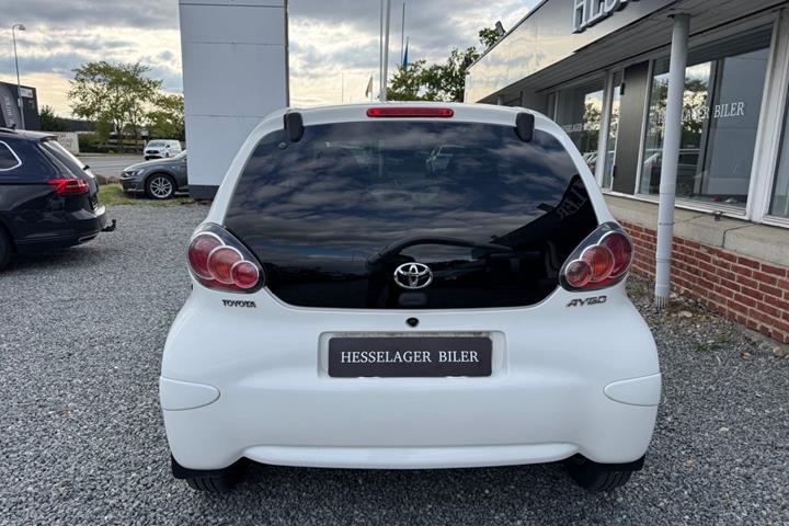 Hvid Toyota Aygo fra 2012