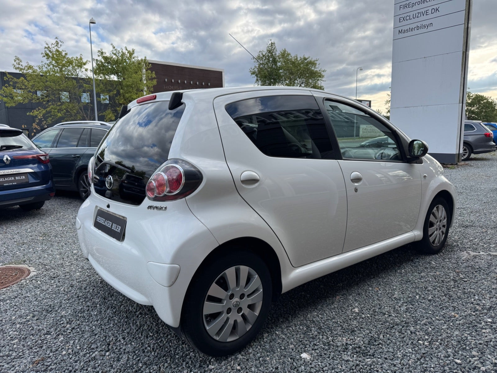 Hvid Toyota Aygo fra 2012