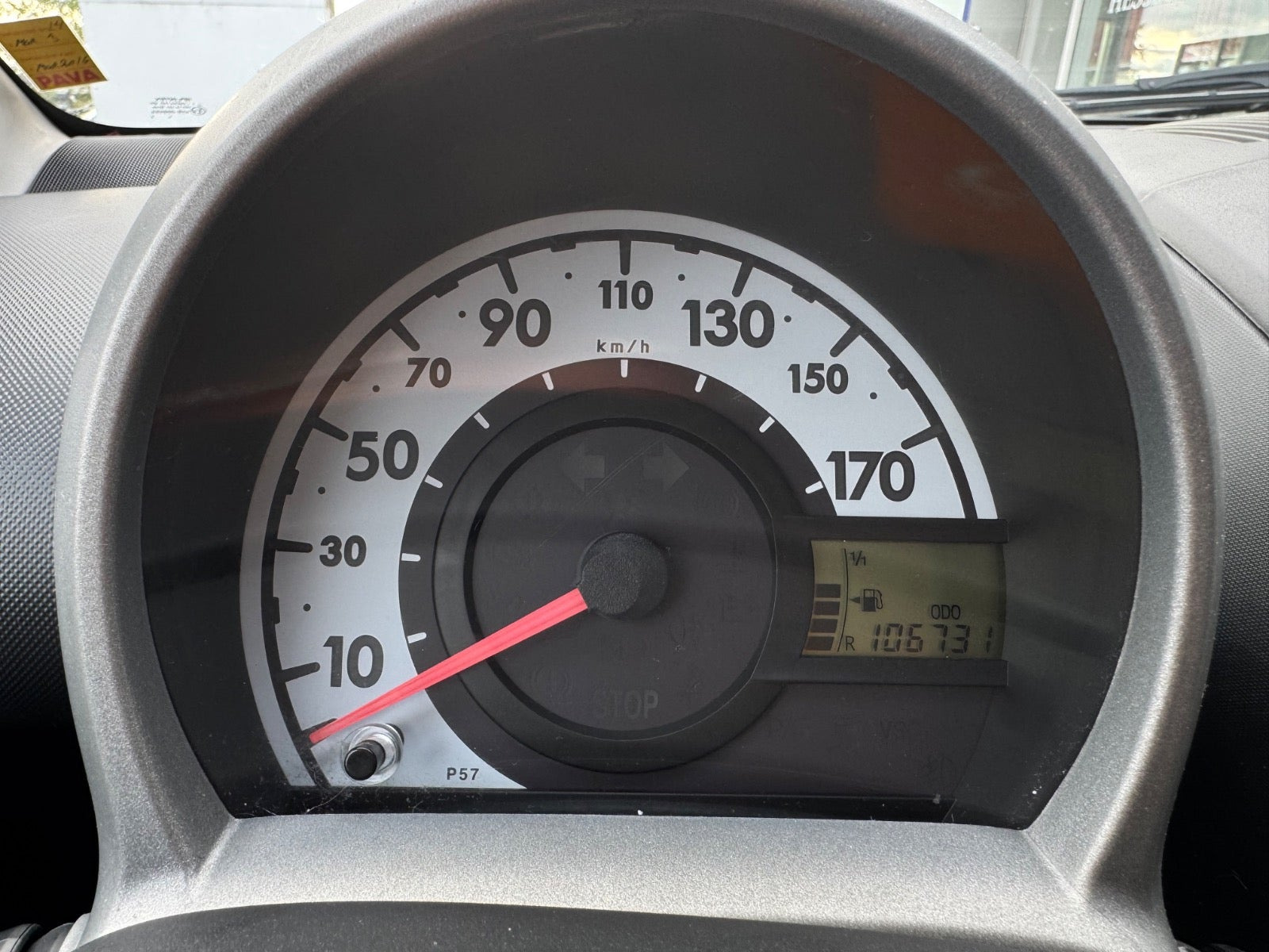 Hvid Toyota Aygo fra 2012