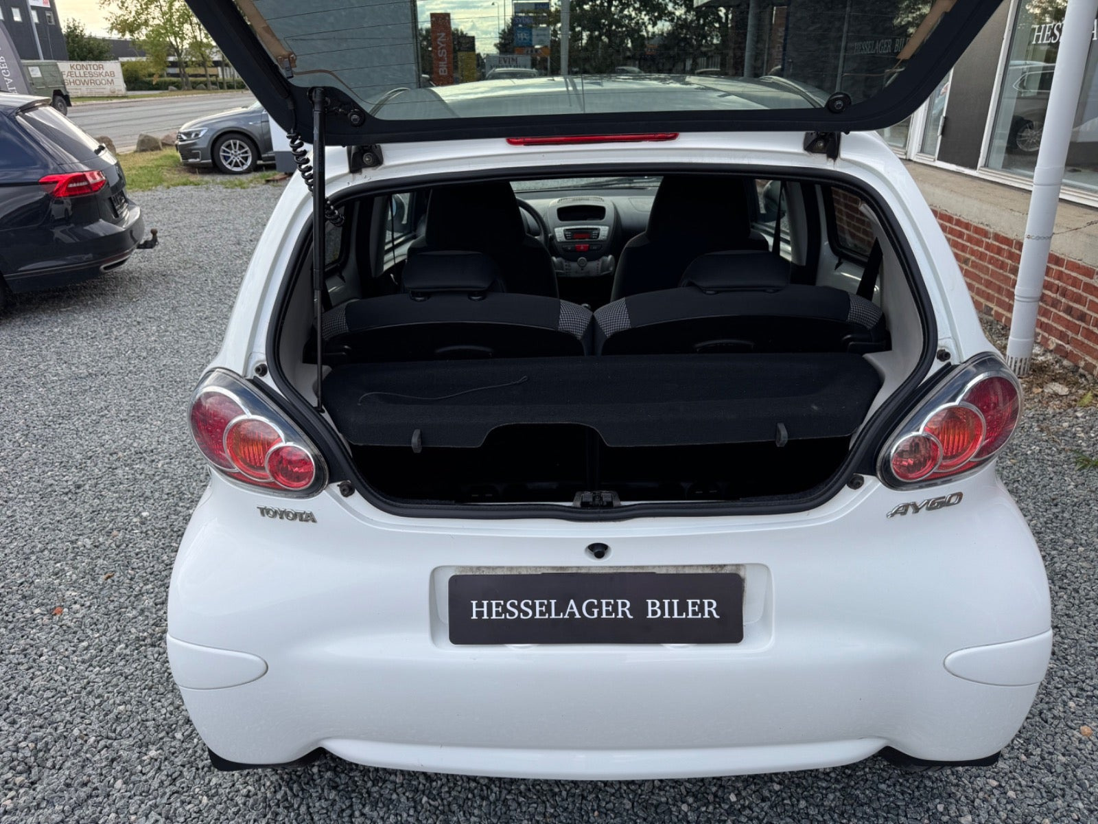 Hvid Toyota Aygo fra 2012