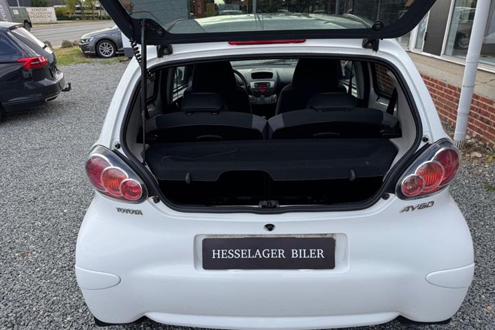 Hvid Toyota Aygo fra 2012