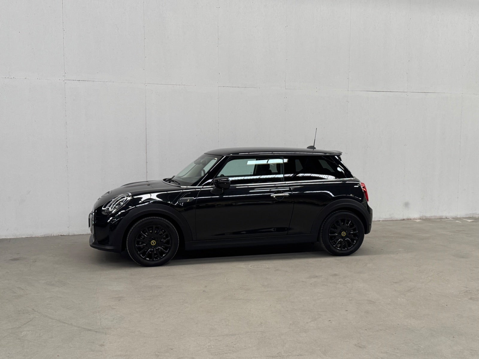Sort Mini Cooper SE fra 2023