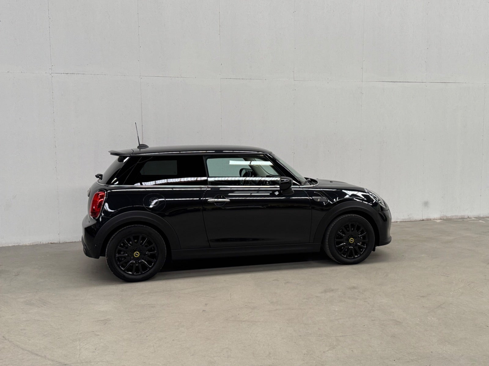 Sort Mini Cooper SE fra 2023