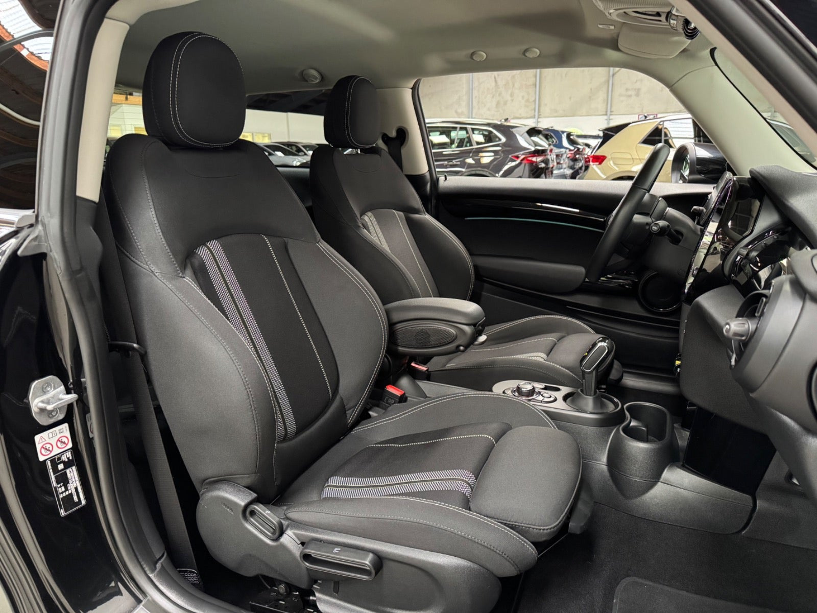 Sort Mini Cooper SE fra 2023