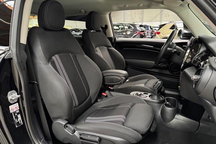 Sort Mini Cooper SE fra 2023
