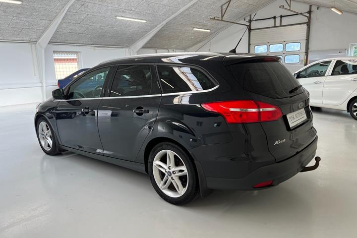 Sort Ford Focus fra 2015