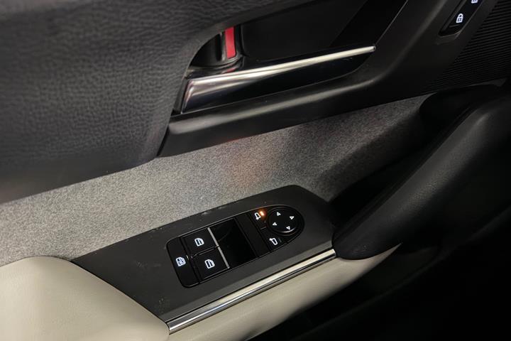 Hvid Mazda MX-30 fra 2022
