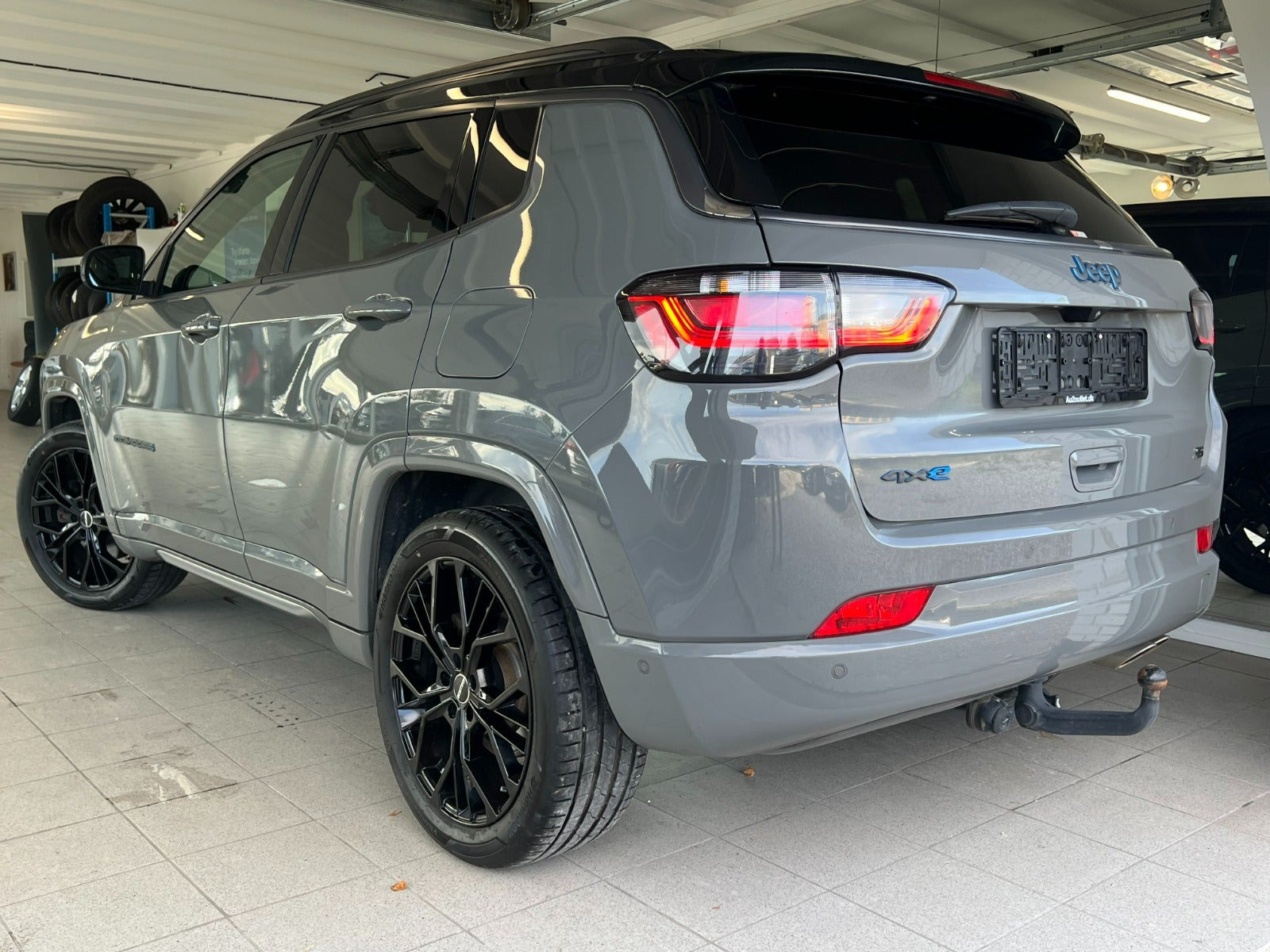 Sort Jeep Compass fra 2021
