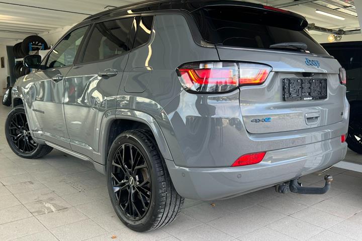 Sort Jeep Compass fra 2021