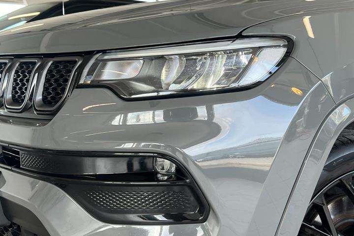 Sort Jeep Compass fra 2021