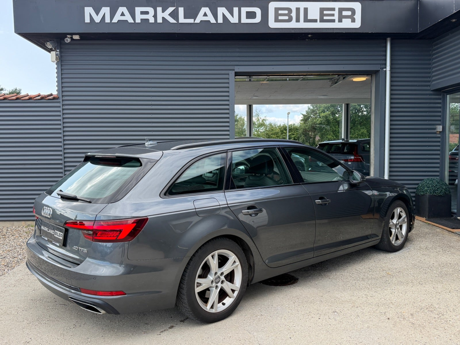 Grå Audi A4 fra 2019