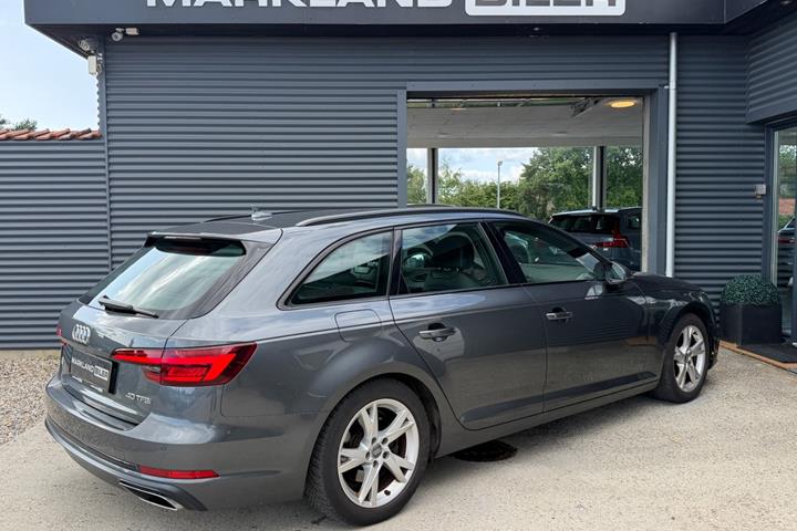 Grå Audi A4 fra 2019
