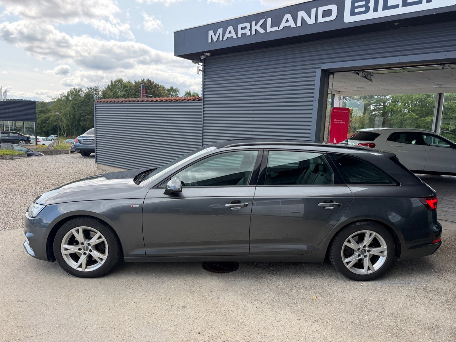 Grå Audi A4 fra 2019