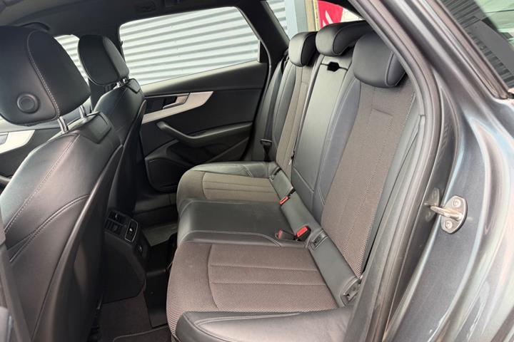 Grå Audi A4 fra 2019