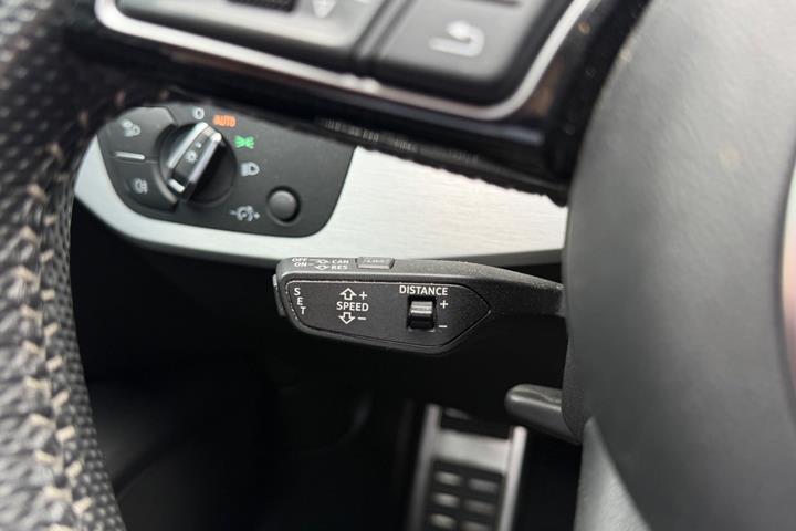 Grå Audi A4 fra 2019