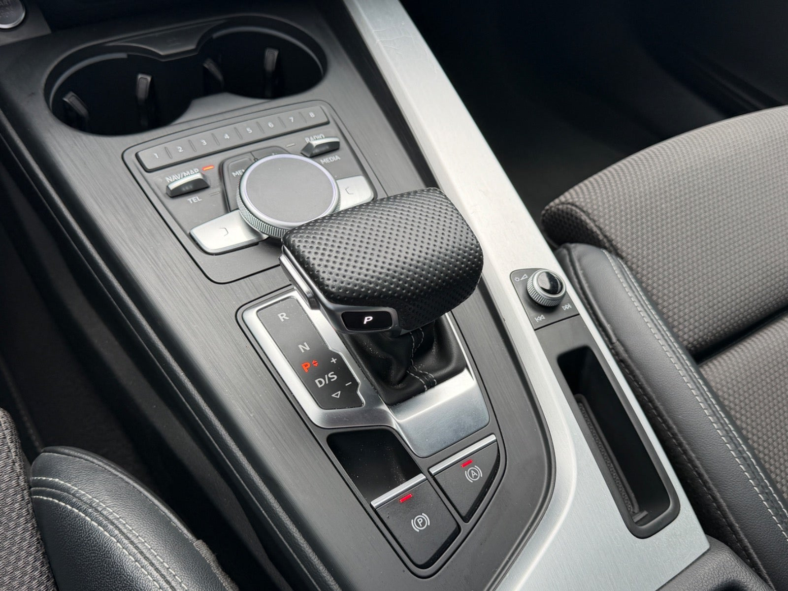 Grå Audi A4 fra 2019
