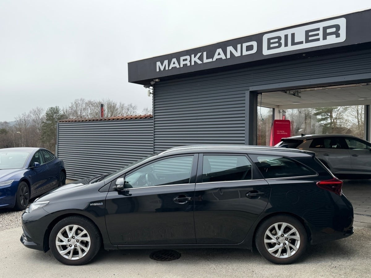 Sort Toyota Auris fra 2016