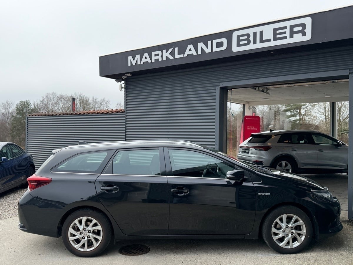 Sort Toyota Auris fra 2016