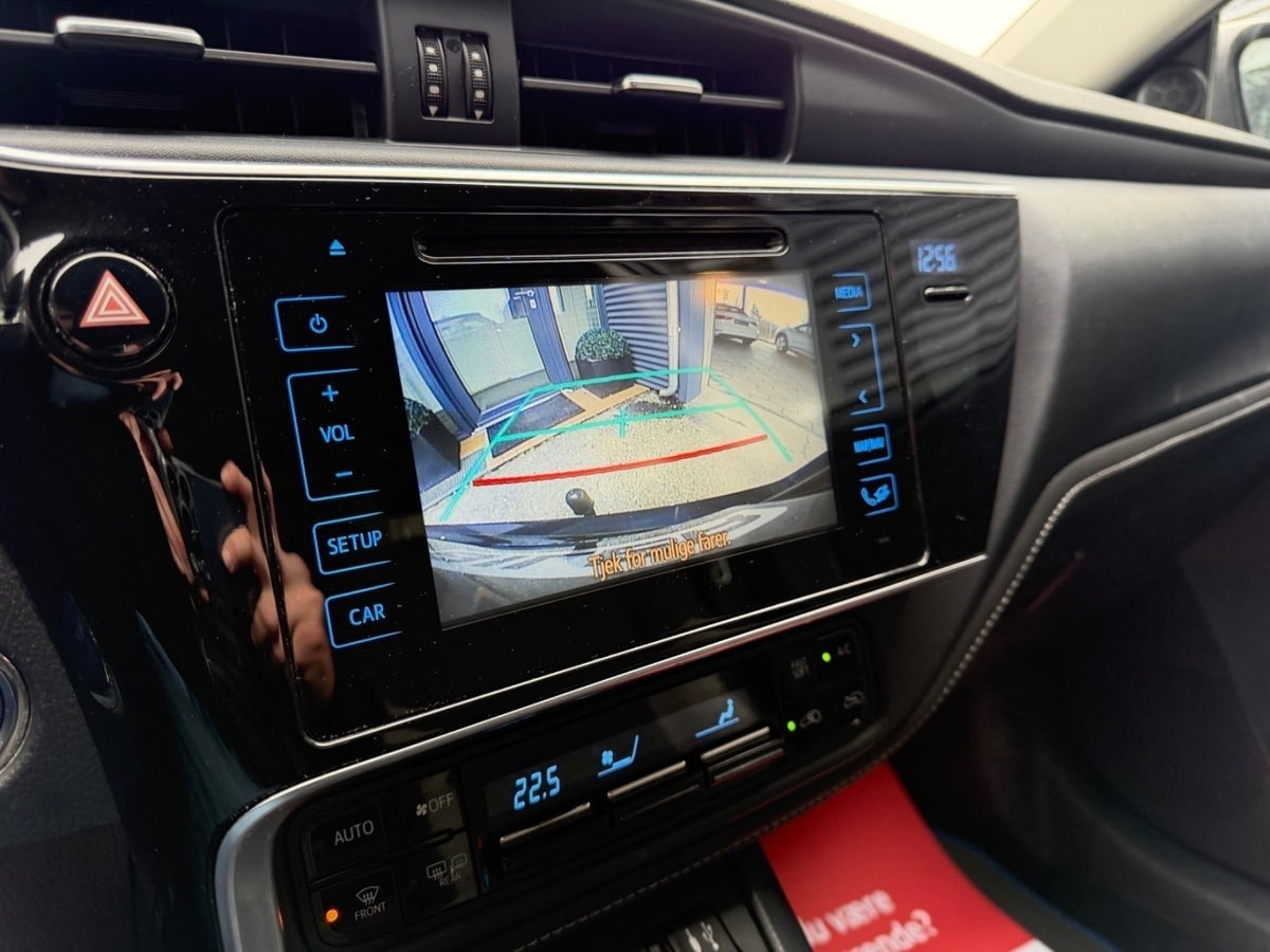 Sort Toyota Auris fra 2016
