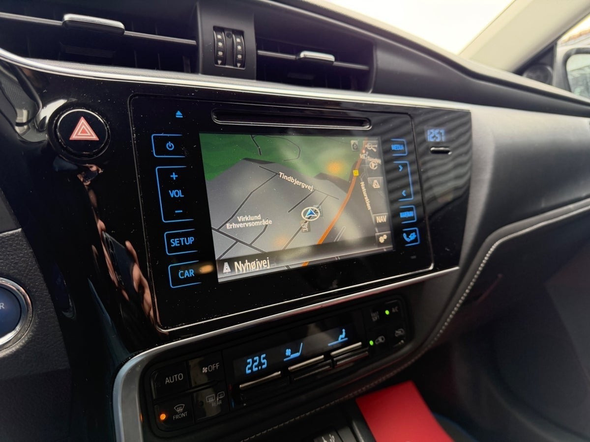 Sort Toyota Auris fra 2016