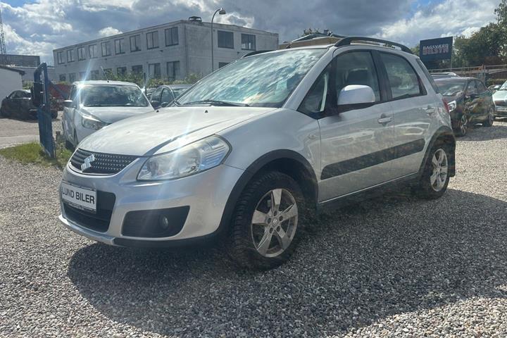 Sølv Suzuki SX4 fra 2011