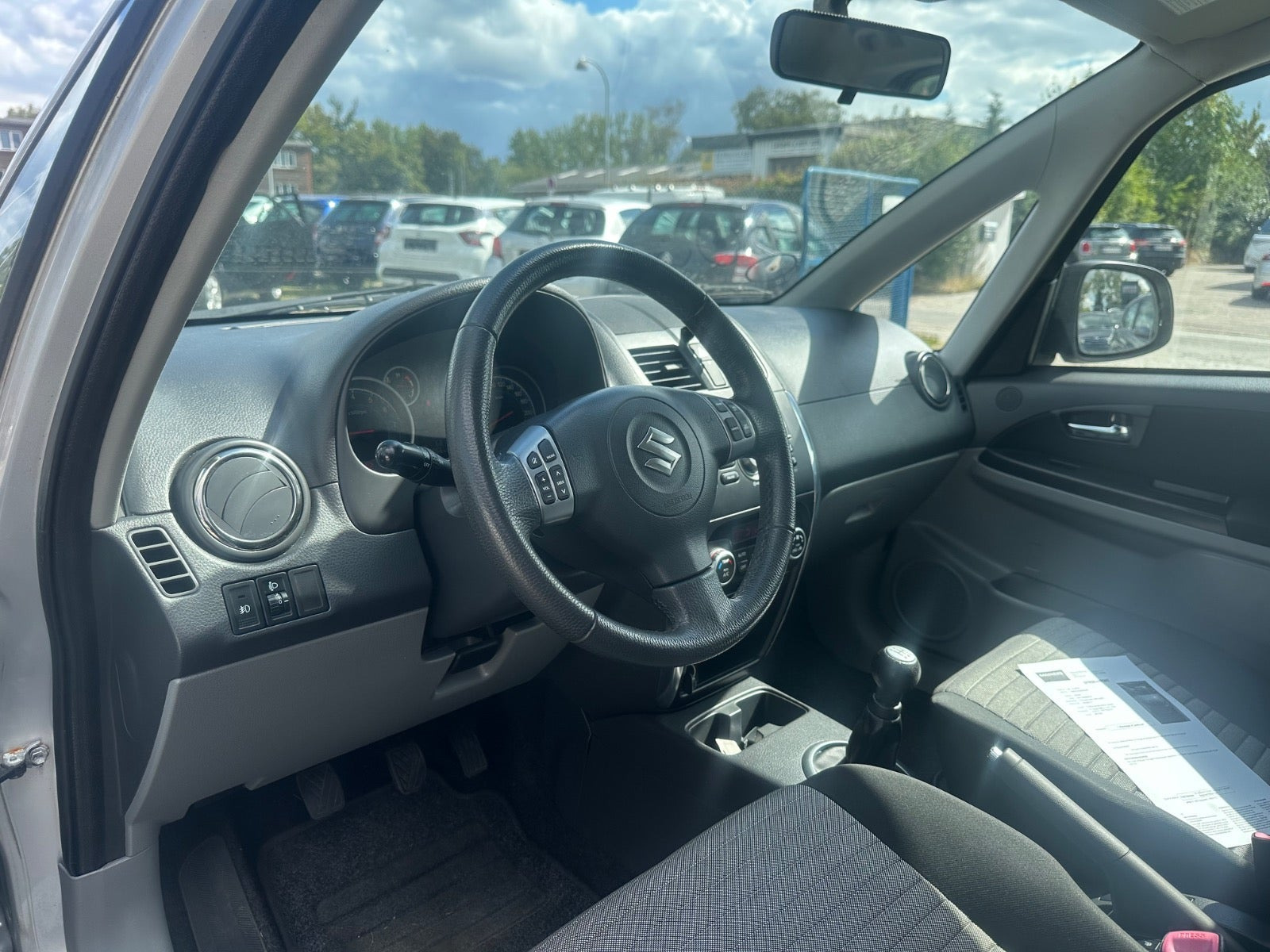 Sølv Suzuki SX4 fra 2011