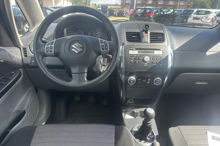 Sølv Suzuki SX4 fra 2011