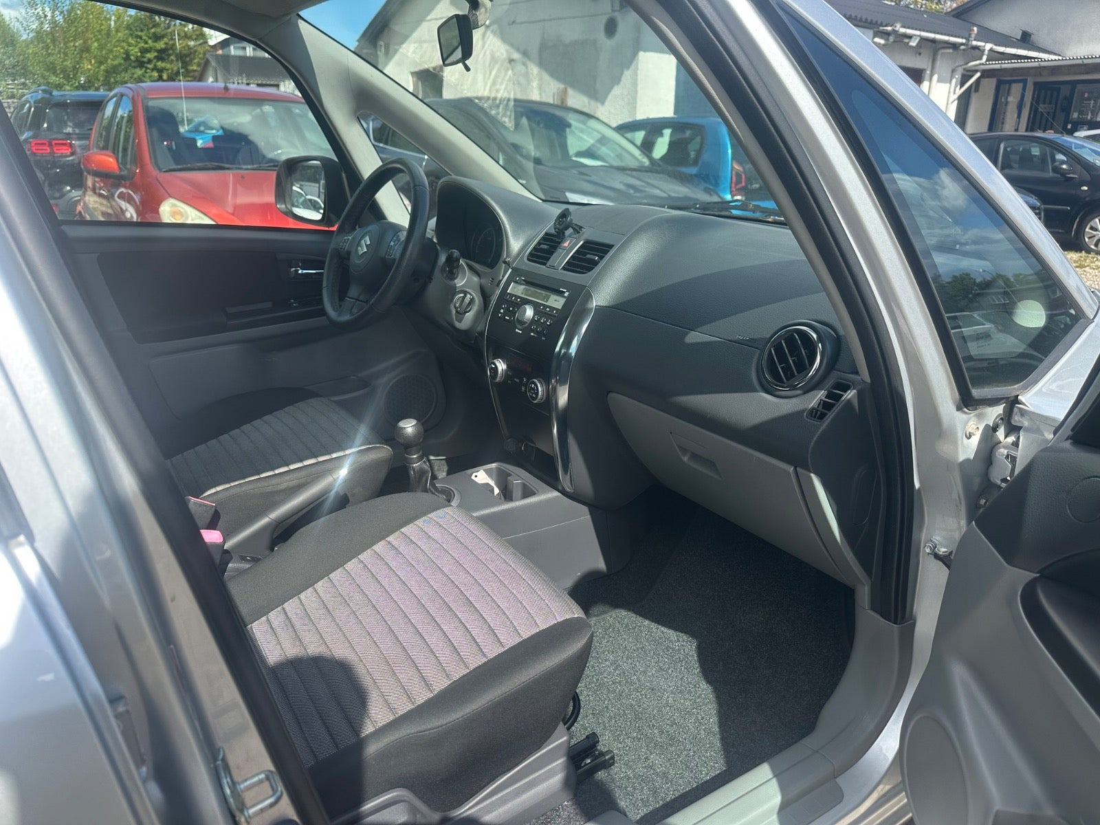 Sølv Suzuki SX4 fra 2011