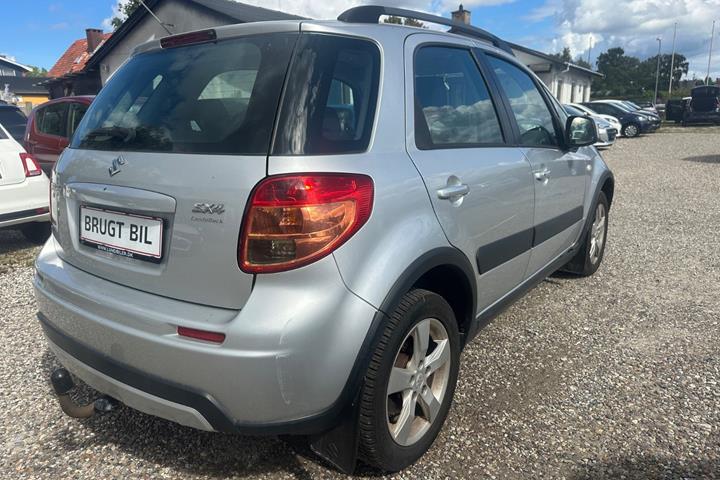 Sølv Suzuki SX4 fra 2011