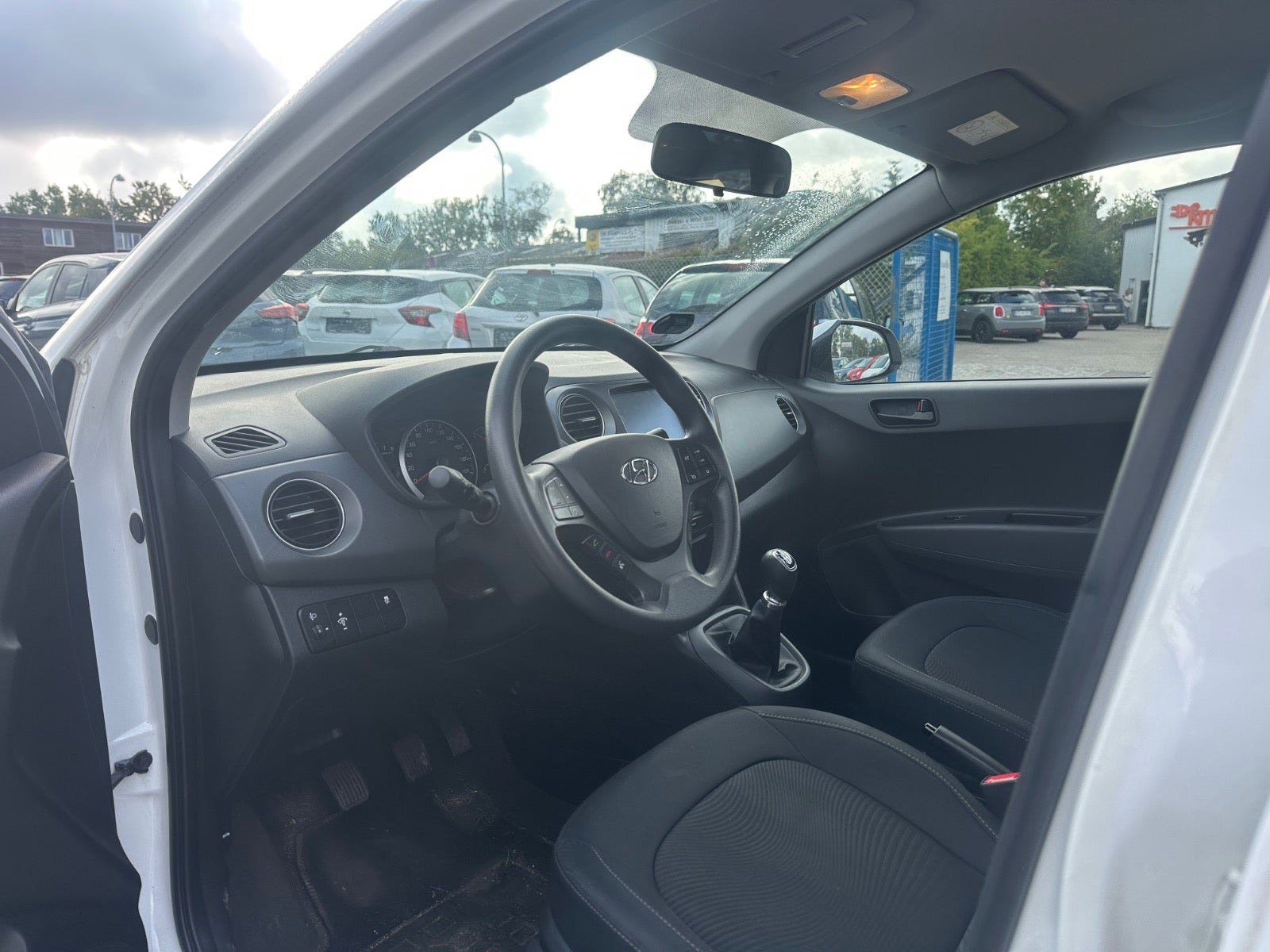 Hvid Hyundai i10 fra 2017