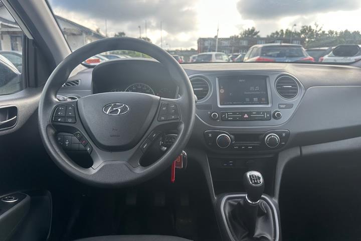 Hvid Hyundai i10 fra 2017