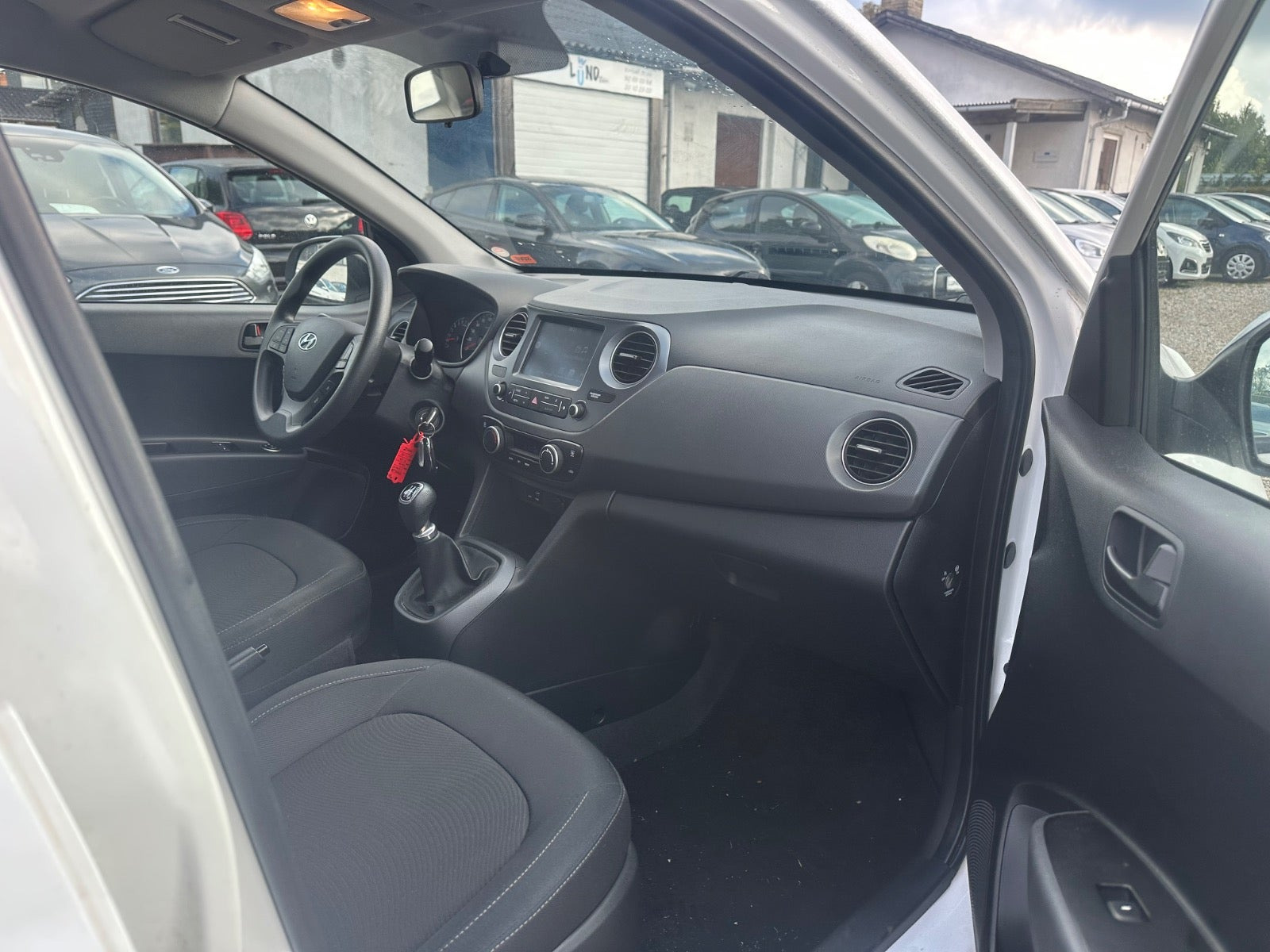 Hvid Hyundai i10 fra 2017