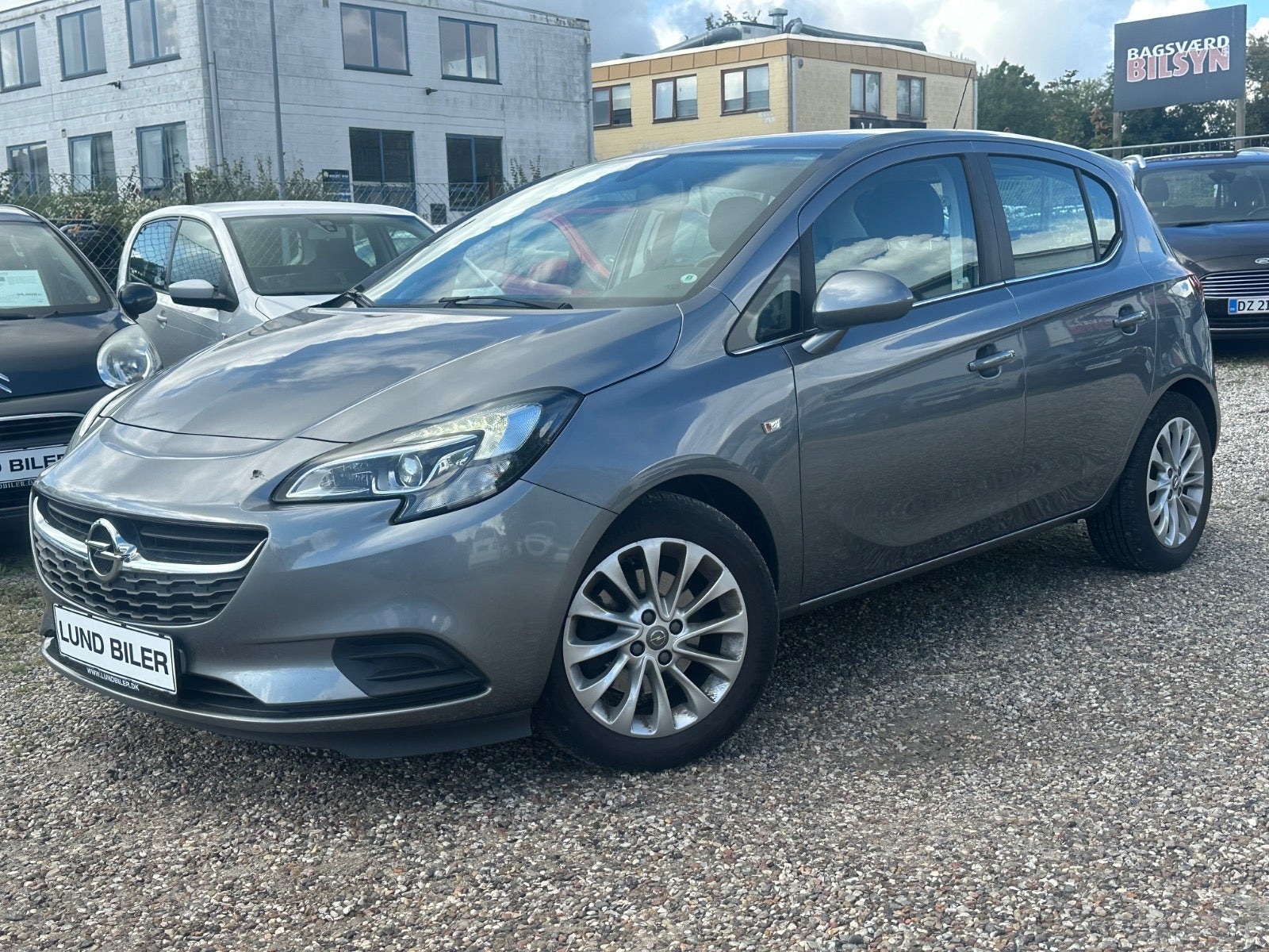 Grå Opel Corsa fra 2017