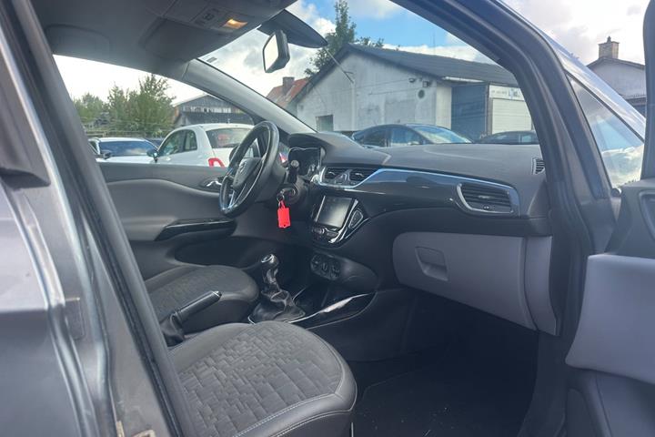 Grå Opel Corsa fra 2017
