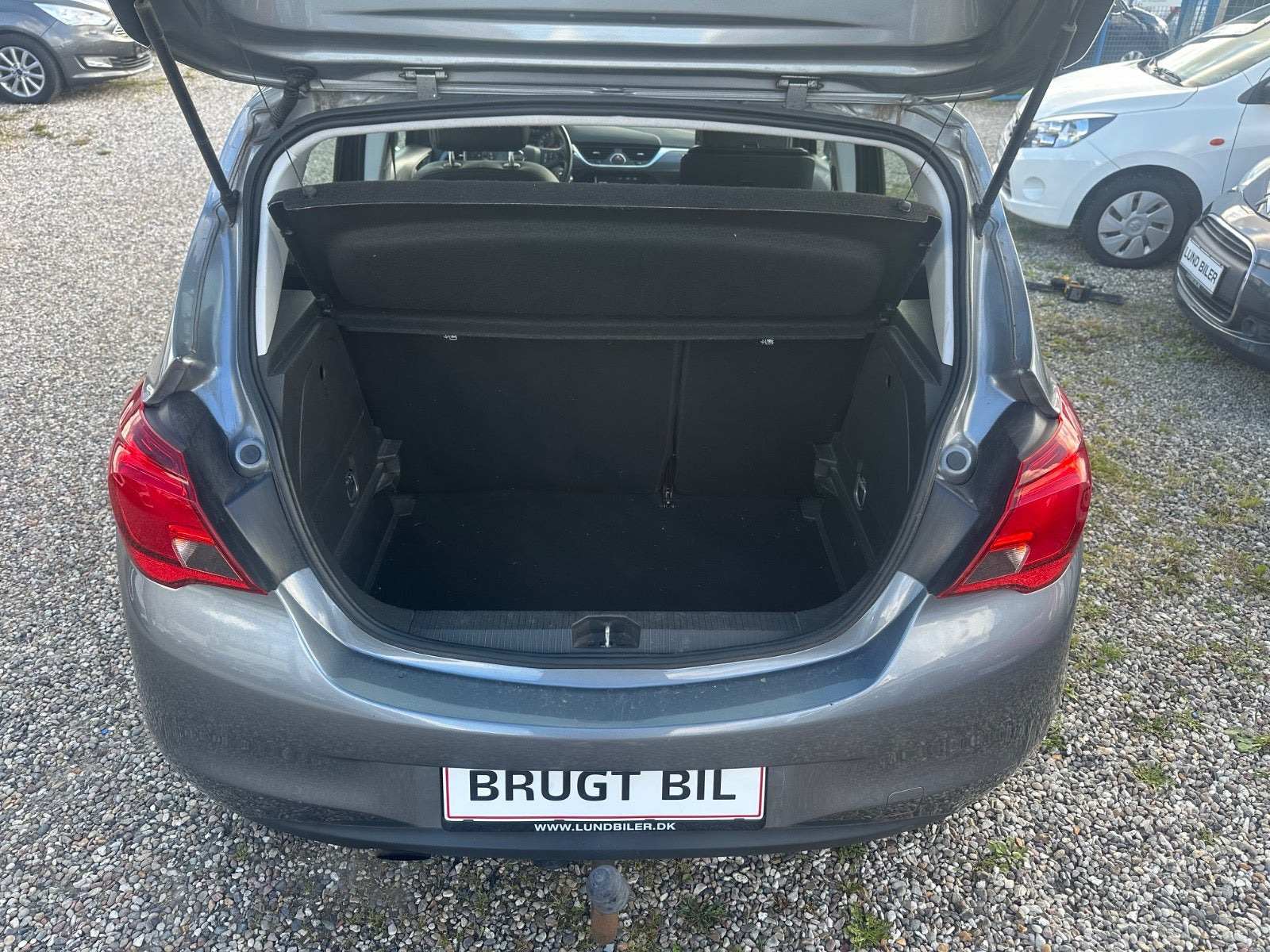 Grå Opel Corsa fra 2017