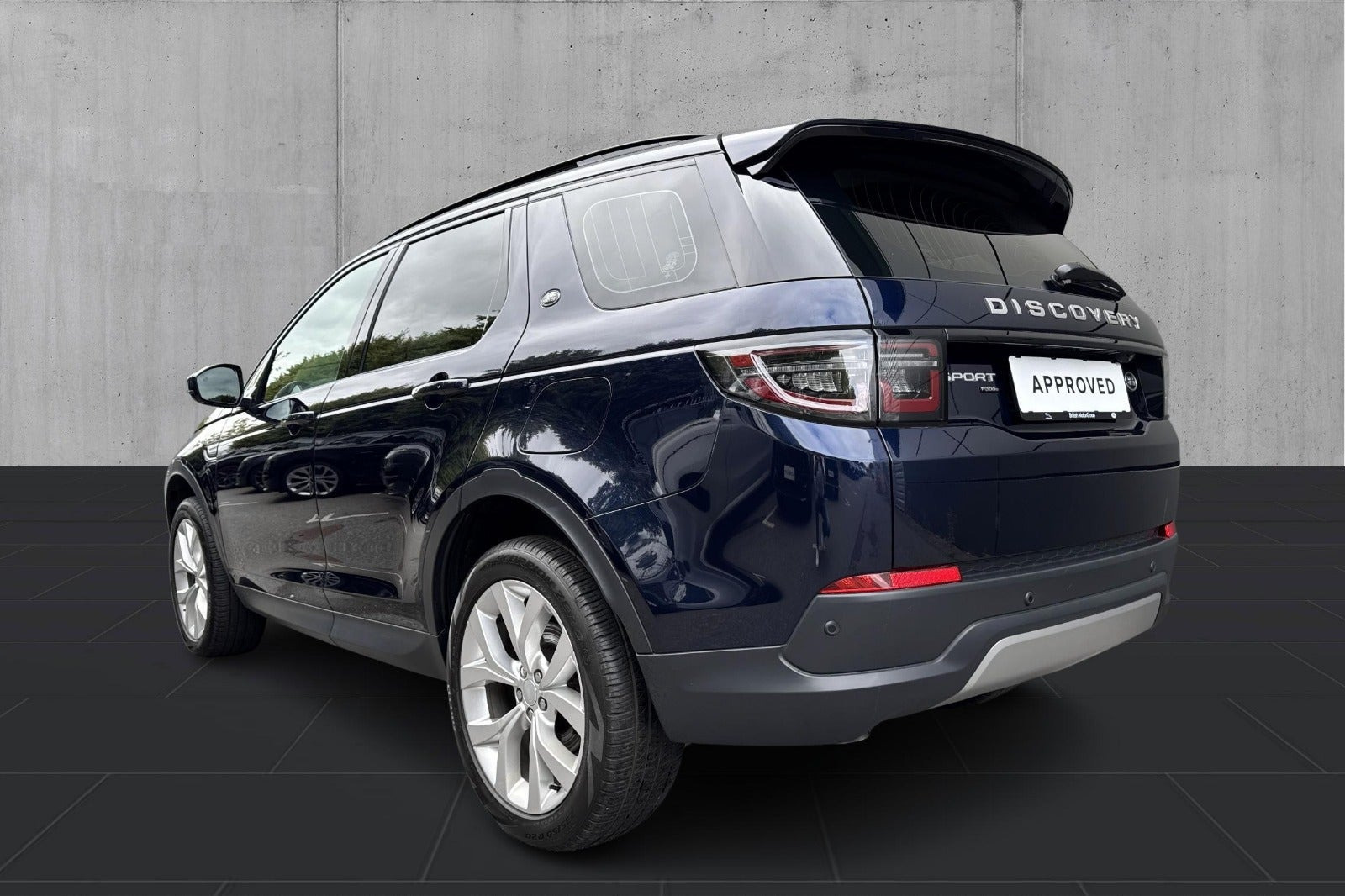 Blå Land Rover Discovery Sport fra 2023